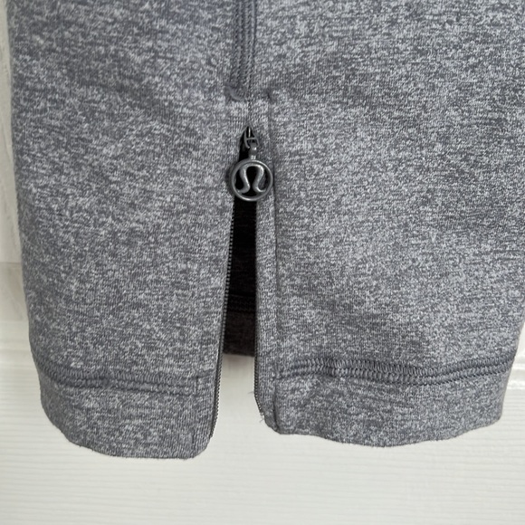 Lululemon cropped pants grey with zippers on back of calf - Picture 5 of 6